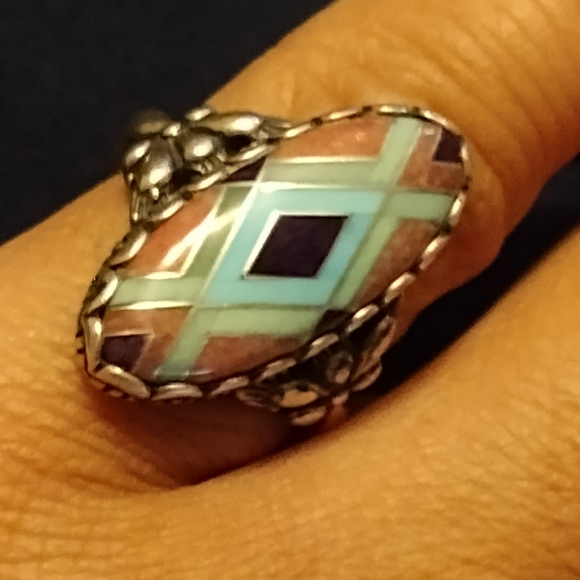 Beautiful Ring - Picture 4 of 4